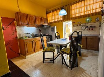 Casa · 232m² · 10 Ambientes · 1 Cochera · Gran Casa en Venta Zona 5 Esquinas