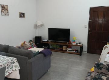 Departamento de 4 ambientes, Avellaneda · Departamento Sobre Av Galicia con Balcón, Patio y Terraza