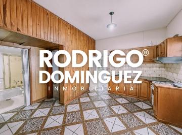 Casa · 241m² · 3 Ambientes · 5 Cocheras · Casa Chalet en Venta en Lanús Oeste, Lanús, G. B. a. Zona Sur