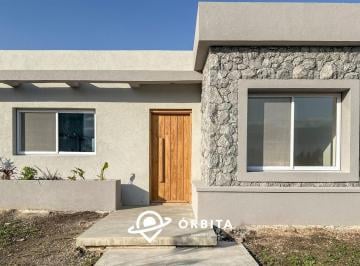 Casa · 146m² · 5 Ambientes · 2 Cocheras · Casa en Venta en Barrio Santa Sofia, Pilar del Este