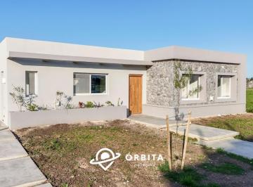 Casa · 146m² · 5 Ambientes · 2 Cocheras · Casa en Venta en Barrio Santa Sofia, Pilar del Este