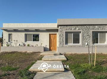 Casa · 146m² · 5 Ambientes · 2 Cocheras · Casa en Venta en Barrio Santa Sofia, Pilar del Este