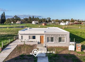 Casa · 146m² · 5 Ambientes · 2 Cocheras · Casa en Venta en Barrio Santa Sofia, Pilar del Este
