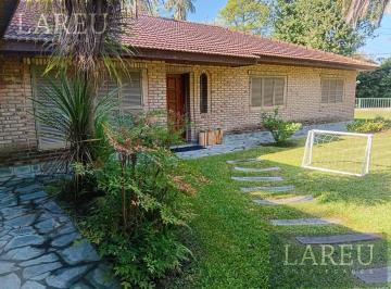 Casa · 255m² · 4 Ambientes · 2 Cocheras · Casa en Aranzazu