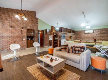 Casa · 152m² · 5 Ambientes · 2 Cocheras · Venta - Casa 3 Dorm., Jardín, Piscina y Parrillero - Garita 12, Funes.