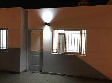Casa · 50m² · 2 Ambientes · 1 Cochera · Venta de Casa 2 Ambientes Sobre Lote de 10x36.80 m² en San Justo Excelente Estado