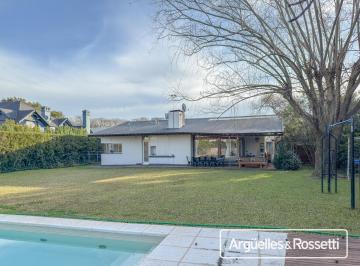 Casa · 150m² · 4 Ambientes · 1 Cochera · Casa en Kentucky
