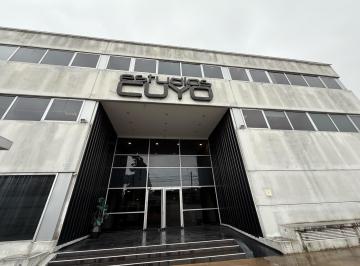 Depósito · 1880m² · 20 Ambientes · 20 Cocheras · Oficina en Martinez