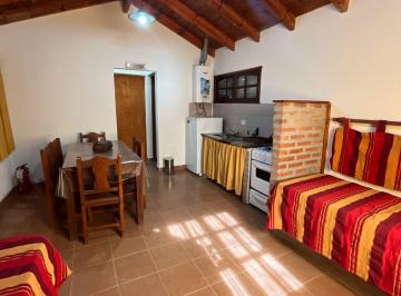 cocina comedor · Oportunidad: Casa de 2 Dorm. con Amplio Jardín, Amoblada y Escritura Inmediata