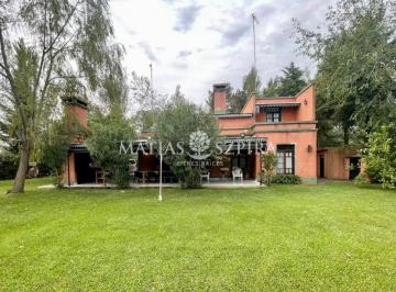 Quinta vacacional · 197m² · 4 Ambientes · Quinta en Venta Parque Gorriti
