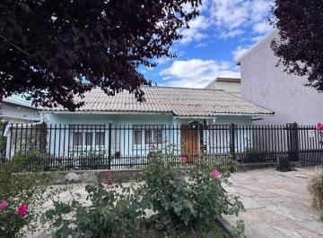 Casa · 120m² · 4 Ambientes · 1 Cochera · Casa en Calle Elflein Apta Comercio y Finanzas