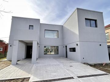 Casa · 277m² · 6 Ambientes · 2 Cocheras · Casa en Venta en Altos de Campo Grande