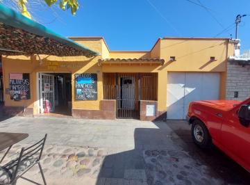Casa · 143m² · 4 Dormitorios · 3 Cocheras · Casa en Carril Urquiza. Maipu