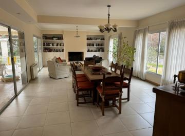 Casa de 5 ambientes, Chacras de Coria · Casa en Barrio El Recodo, Chacras de Coria