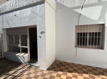 Casa de 3 ambientes, La Plata · Alquiler Casa | 37 26 y 27