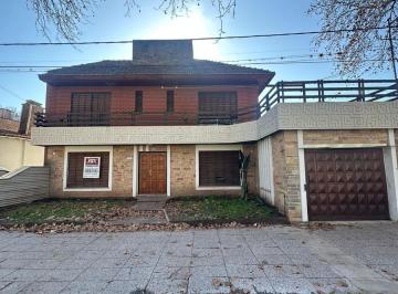 Casa · 250m² · 7 Ambientes · 1 Cochera · Casa de Estilo Sobre Av España