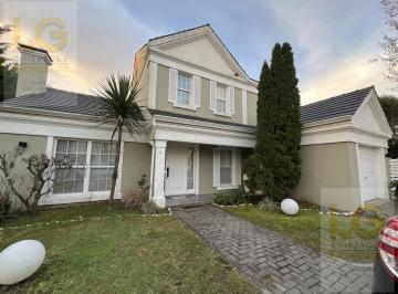 Casa · 350m² · 5 Ambientes · Casa Venta en Abril Club de Campo