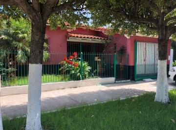 Casa de 3 ambientes, Lomas de Zamora · Casa de 3 Ambientes con Cochera y Quincho