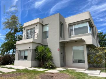 Casa · 270m² · 6 Ambientes · 2 Cocheras · Casa en Venta en Greenville Polo Resort