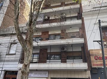 Departamento · 68m² · 4 Ambientes · 1 Cochera · Departamento en Flores