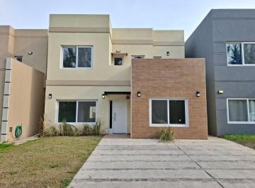 Casa · 190m² · 5 Ambientes · 2 Cocheras · Alquilo Casa 4 Ambientes en Buenos Aires Village - Bella Vista