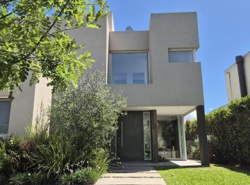 Casa · 120m² · 4 Ambientes · 1 Cochera · Casa en Alquiler Anual de 4 Ambientes | Amoblada | Barrio Las Tipas, Nordelta