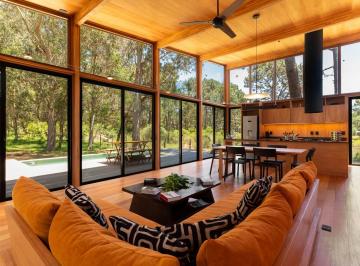 Casa · 90m² · 3 Ambientes · 1 Cochera · Casa en Barra Verde