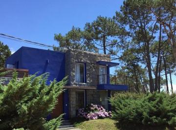 Casa · 150m² · 3 Dormitorios · 1 Cochera · Casa - Montoya
