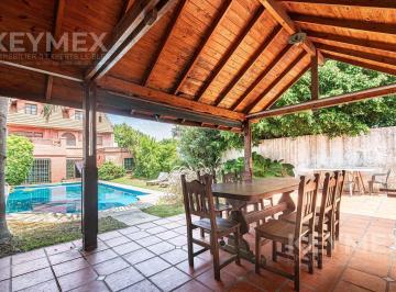 Casa · 299m² · 5 Ambientes · 3 Cocheras · Casa en Venta con Pileta San Martin Zona Residencial