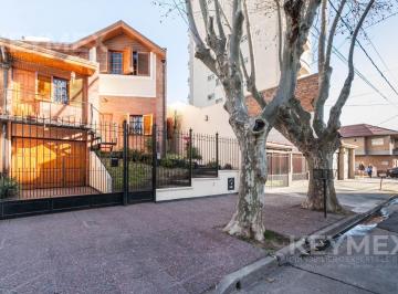 Casa · 210m² · 5 Ambientes · 3 Cocheras · Venta Casa 5 Ambientes en Lote Propio Lanús, Apto Crédito