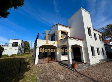Casa · 370m² · 5 Ambientes · 5 Cocheras · Venta Casa Aranjuez Country Club Apto Credito