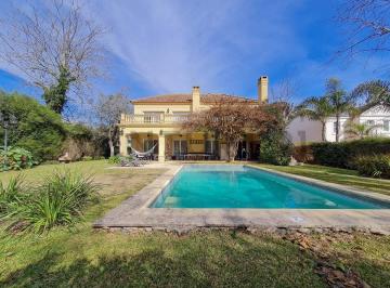Casa · 417m² · 7 Ambientes · 2 Cocheras · Casa en Venta en Country Abril