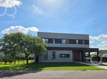 Casa · 180m² · 5 Ambientes · 2 Cocheras · Venta Casa San Sebastián Área 11