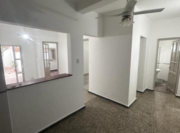 Casa · 71m² · 6 Ambientes · Casa Interna en Barrio Sur.