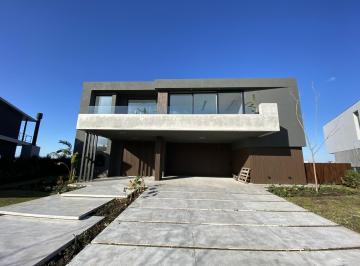 Casa · 708m² · 6 Ambientes · Venta Casa Al Lago, 5 Dorm en Suite - Marinas Puertos del Lago