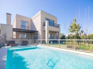 Casa · 230m² · 5 Ambientes · 4 Cocheras · Casa en Tipas en Alquiler Anual o Temporal