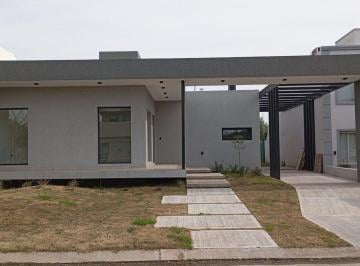 Casa · 172m² · 5 Ambientes · 2 Cocheras · Casa Venta en Las Cañitas Barrio Privado