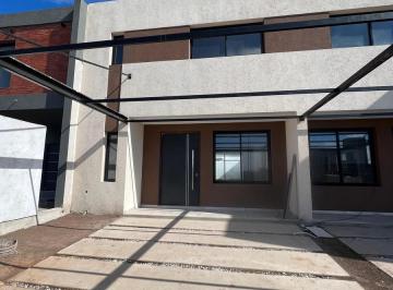 Casa · 150m² · 4 Ambientes · 2 Cocheras · Casa 3 Dorm. en Docta Boulevard