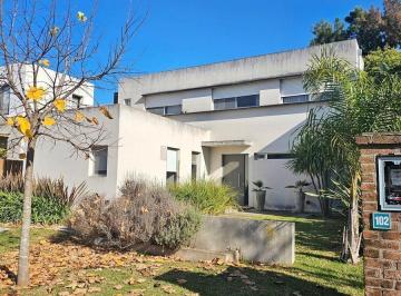 Casa · 185m² · 5 Ambientes · 2 Cocheras · Venta Casa en Dos Plantas en Barrio Cerrado Isla del Sol