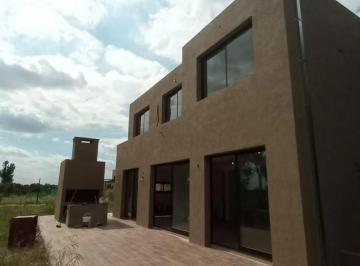 Casa · 175m² · 6 Ambientes · Casa Moderna con Pileta y Vista Al Campo de Golf - Pilar