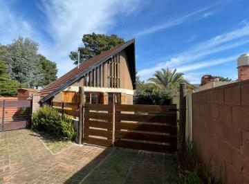 Casa · 60m² · 4 Ambientes · 3 Cocheras · Hermosa Propiedad en Venta de 4 Amb en Barrio San Rafael