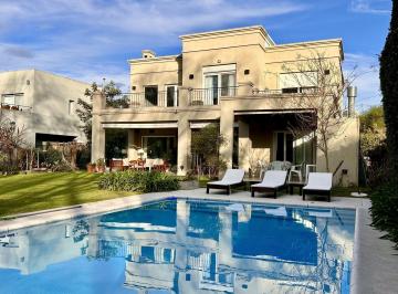 Casa · 270m² · 4 Dormitorios · 1 Cochera · 6 Meses - Casa en Alquiler Amoblada en Santa Bárbara