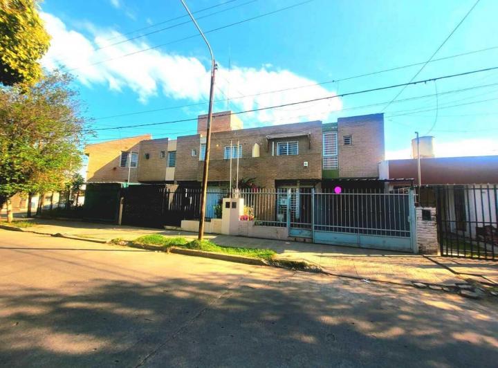 Casa · 105m² · 5 Ambientes · 1 Cochera