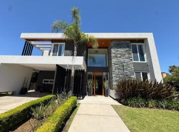 Casa · 347m² · 5 Ambientes · 2 Cocheras · Casa en Venta Ubicado en Estancias del Pilar, Pilar, G. B. a. Zona Norte