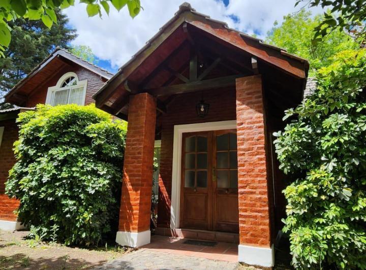 Casa · 205m² · 6 Ambientes · 1 Cochera