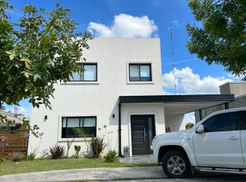 Casa · 206m² · 5 Ambientes · Casa en Venta Ubicado en San Eduardo, Pilar del Este, Pilar