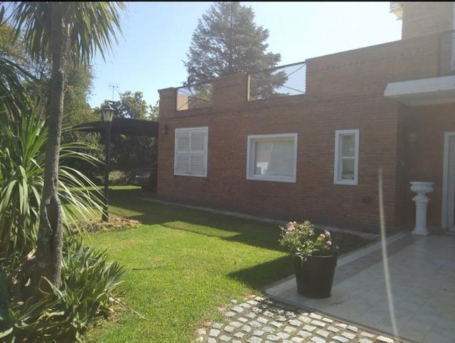Casa · 200m² · 5 Ambientes · 2 Cocheras