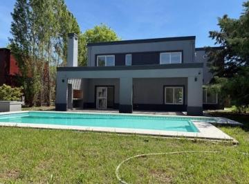 Casa · 152m² · 4 Ambientes · 2 Cocheras · Casa en Venta Ubicado en Boca Ratón, Pilar, G. B. a. Zona Norte