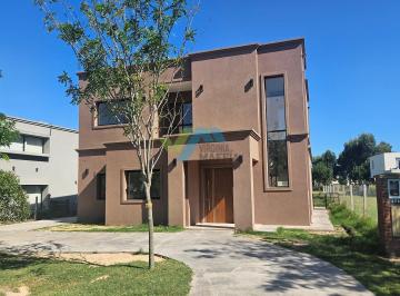Casa · 180m² · 5 Ambientes · 2 Cocheras · Casa en Venta Ubicado en Santo Tomas, Derqui, Pilar