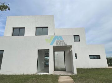 Casa · 220m² · 6 Ambientes · 2 Cocheras · Casa en Venta Ubicado en San Sebastian, Escobar, G. B. a. Zona Norte